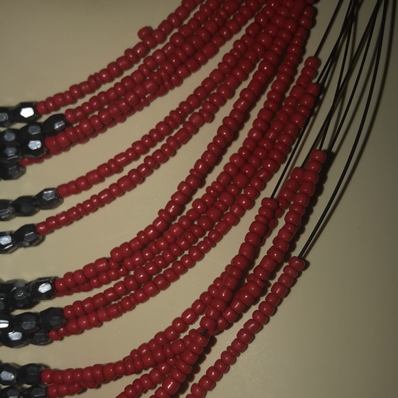 Statement Necklace with black and red small beads - Picture 7 of 10